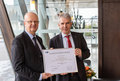 Rainer Kirchhübel, OCULUS, and Andreas Tielmann, Managing Director of the Chamber of Industry and Commerce (IHK) (fl)